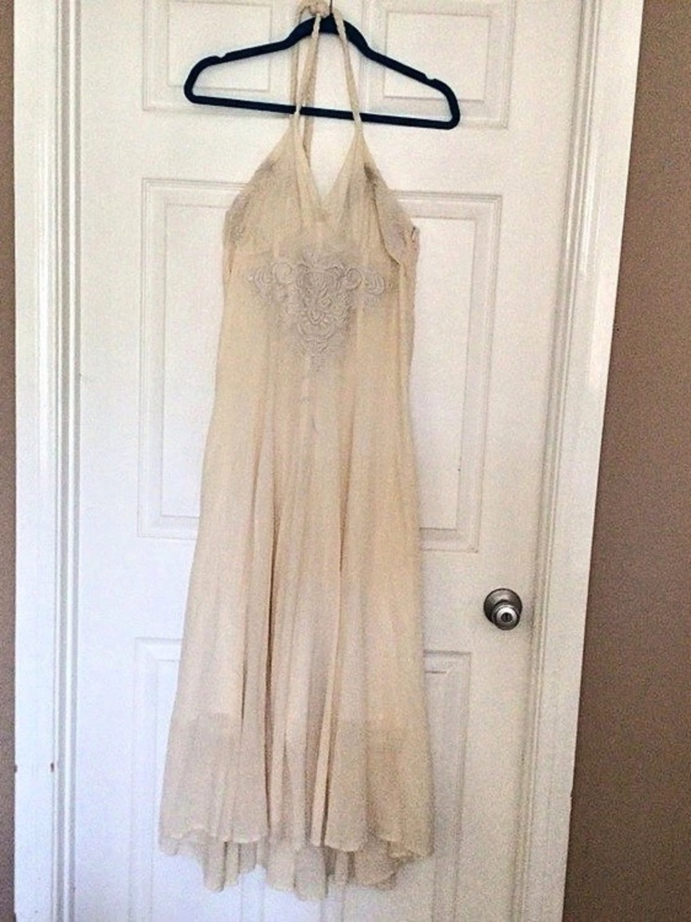 Embroidered Maxi Dress in Cream Size Large Like New